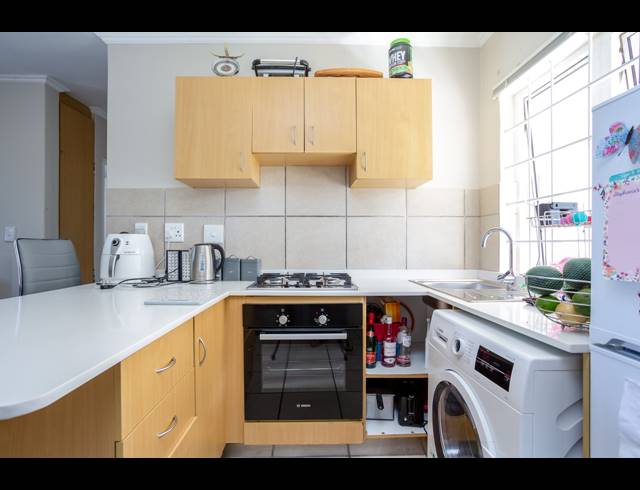 2 BEDROOM APARTMENT FOR SALE IN WYNBERG UPPER